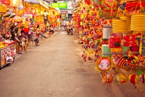 梁汝學花燈街一隅。