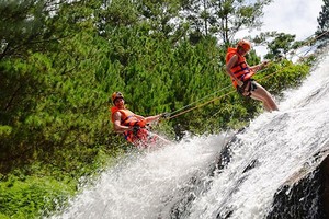 林同省暫停開發攀爬瀑布旅程。（圖源：VOV）