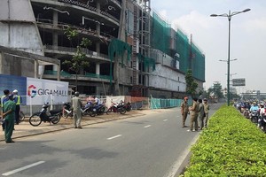 職能力量封鎖事發現場勘查原因。（圖源：英靈）