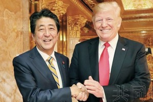 日本首相安倍晉三（左）與美國總統特朗普。（圖源：共同社）