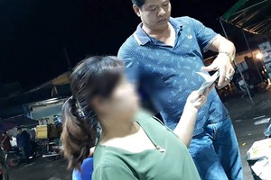 龍編街市不少商販須向搬運隊繳攤位費和保護費。（圖源：太平）