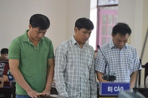 出庭受審的3名被告人。（圖源：重慶）