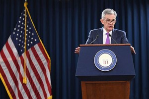 9月26日，在美國首都華盛頓，美國聯邦儲備委員會主席鮑威爾在新聞發佈會上講話。（圖源：新華網）