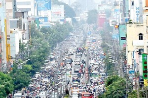 共和街交通密度很高。