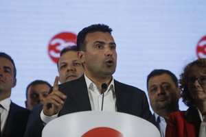 馬其頓總理扎埃夫(Zoran Zaev)30日針對公投結果，召開記者會。（圖源：AP）