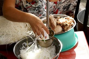 從10月20日起賣食物不戴手套將被罰款100萬元。