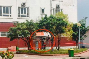 圖中畫紅圈的是疑放爆炸物的櫃員機。（圖源：光壽）