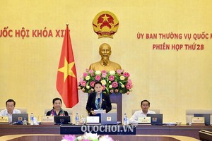 國會主席阮氏金銀（右二）在國會常務委員會第廿八次會議上致開幕詞。（圖源：Quochoi.vn）