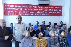 李庭輝大伯代表福慧慈善組親切問候在座各清貧戶。