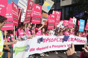 近70萬名反英國脫歐民眾20日在倫敦發起“人民投票”大遊行。（圖源：互聯網）