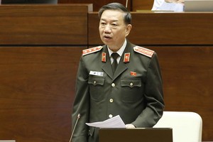 蘇霖部長回答國會代表質詢。