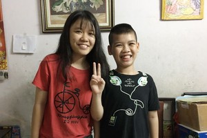 潘煌聰兩姐弟合照。