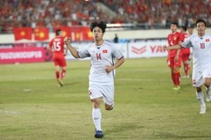 功鳳(十四號)慶祝進球。（圖源：VOV）