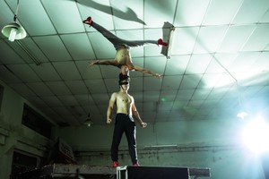 江氏兄弟國基和國業的實踐鍛煉一幕。（圖源：越科）