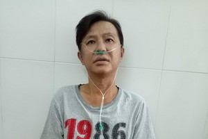 黃日輝病情有些好轉，但總離不開呼吸器。