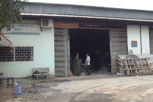 火勢熄滅後警方仍封鎖現場並勘查起火原因。（圖源：志石）