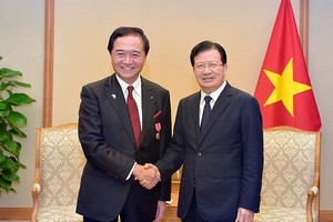 政府副總理鄭廷勇（右）接見日本神奈川縣知事黑岩佑治。（圖源：VGP）