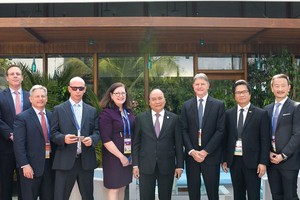 阮春福總理（前中）接見美國企業家代表團。（圖源：統一）