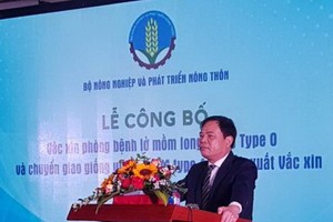 農業與農村發展部長阮春強在疫苗生產公佈儀式上致詞。（圖源：誠忠）