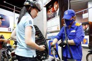 E5 RON 92汽油零售價每公升調降973元；RON 95-III汽油調降1093元。（示意圖源：互聯網）