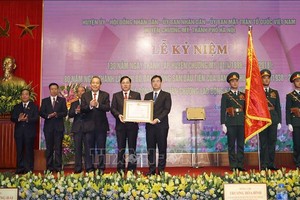 河內市章美縣黨委舉行的一等勞動勳章迎接儀式一瞥。（圖源：越通社）