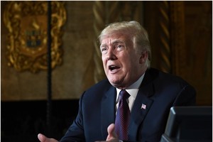 美國總統特朗普當地時間24日在推特上表示美墨邊境的移民將留在墨西哥，直到他們的庇護申請在美國法院獲得批准。（圖源：AP）