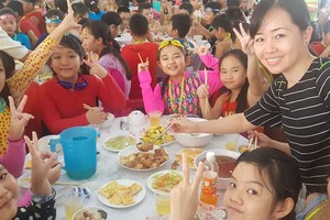 明道小學五年級學生探訪故鄉人道中心的課外活動一瞥。