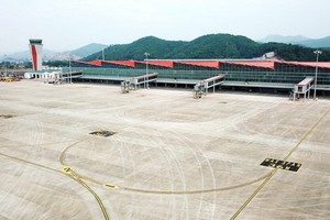 自本月30日起，越航通過雲屯國際航空港正式開通連結本市與廣寧省的航線。（圖源：D.Ngọc）