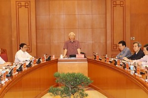 阮富仲總書記主持第十三屆黨大會文件小組常務處的首次會議。（圖源：越通社）