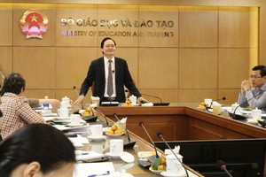 教育與培訓部長馮春迓在座談會上發言。（圖源：教育與培訓部）