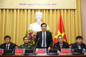 國家主席辦公廳副主任朱文俺（中）在新聞發佈會上發言。（圖源：日北）