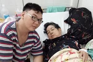 司徒笑病倒，男孫要放下工作在醫院照顧。