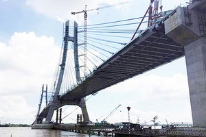 新鋼樑施工中的環貢橋一瞥。（圖源：九龍）