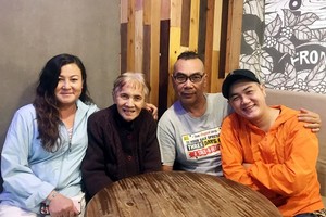 左起：曾碧蘭、紅艷卿、四眼章和李志成合照。