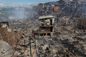 大火把600餘棟房屋燒成一片廢墟。（圖源：Especial）