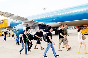 各家航空公司增加春運航班，滿足民眾需求。