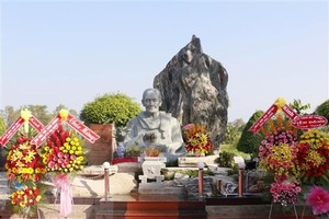 越南英雄母親阮氏甜塑像紀念碑一瞥。（圖源：越通社）