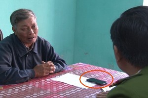 被抓獲的竊匪阮文海與物證（紅圈示）。（圖源：文勝）