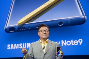 三星 Galaxy 居首韓 2018 最佳品牌。圖為三星電子移動業務部門總裁高東真介紹Galaxy Note9。（圖源：韓聯社）