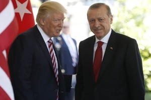 美總統特朗普（左）與土總統埃爾多安同意加緊合作。（圖源：AP）