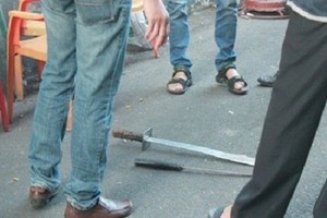 同奈省展邦縣平明鄉黨委書記遭歹徒截路砍斷手筋。（示意圖源：互聯網）