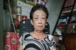 施煥英正為醫藥費發愁。