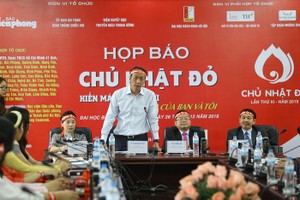 中央血液學與輸血院院長白國慶在記者招待會上發言。（圖源：松陽）