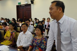 在本市舉辦的某個高中校領導會議。