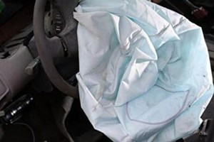 福特汽車公司現正在全球召回超過95萬輛汽車，以更換高田公司(Takata)的安全氣囊，這種氣囊會爆炸及彈出碎片，構成傷亡危險。（圖源：互聯網）