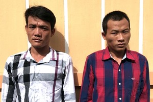 被捕的2名劫匪吳陵軍（右）和陳志平。（圖源：陳嶺）