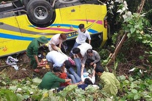 救護人員把傷者移離現場送去救治。（圖源：玉壤）