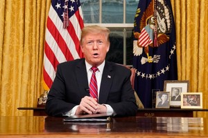 美國總統特朗普首次在白宮橢圓形辦公室就邊境問題發表全國講話。（圖源：路透社）