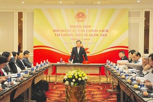 政府副總理王廷惠（中）主持會議並發表講話。（圖源：櫻桃）