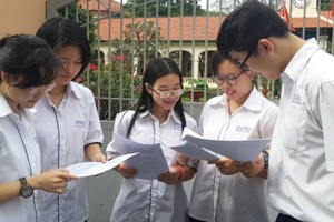 黎鴻鋒高中學校華人子弟考試後交流。